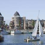Boten in de havenkom van Almere Haven